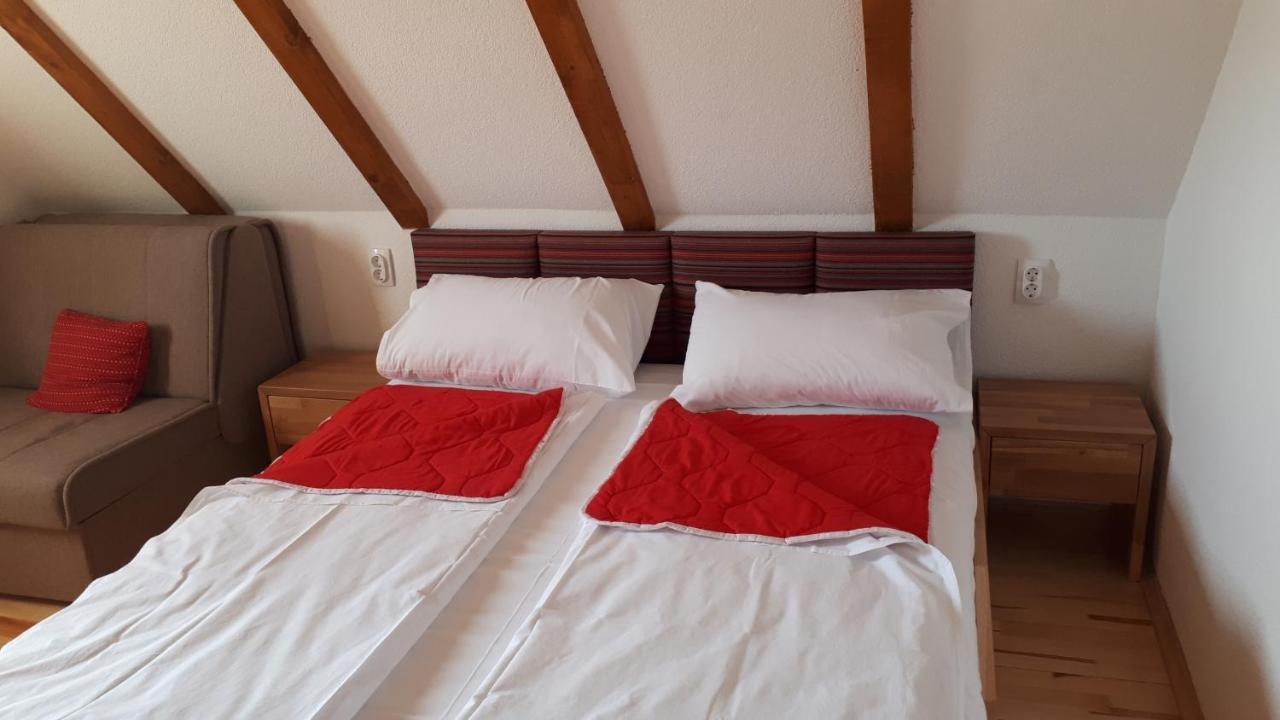 Konoba Ognjiste Bed & Breakfast Sokolac  Ngoại thất bức ảnh