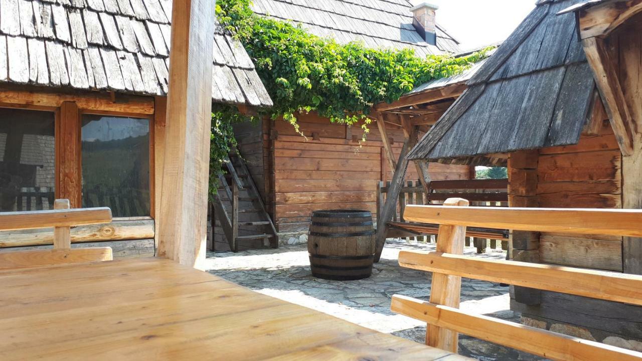 Konoba Ognjiste Bed & Breakfast Sokolac  Ngoại thất bức ảnh