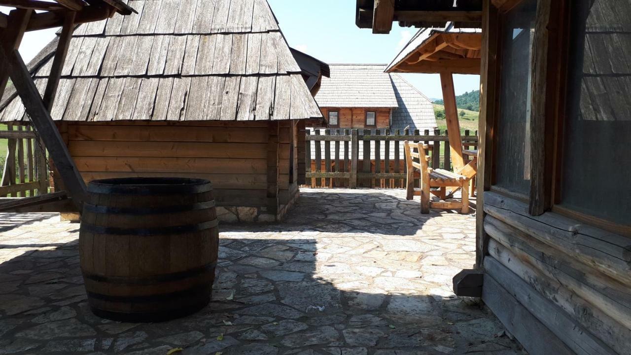 Konoba Ognjiste Bed & Breakfast Sokolac  Ngoại thất bức ảnh