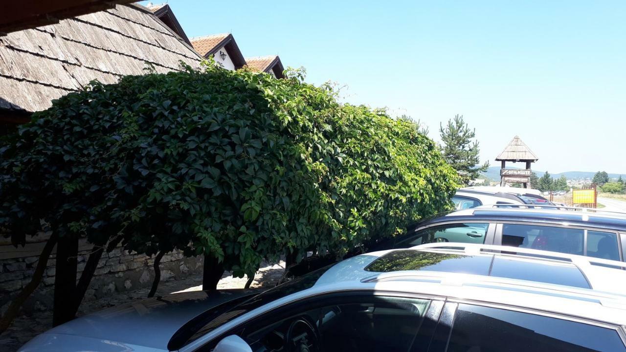 Konoba Ognjiste Bed & Breakfast Sokolac  Ngoại thất bức ảnh